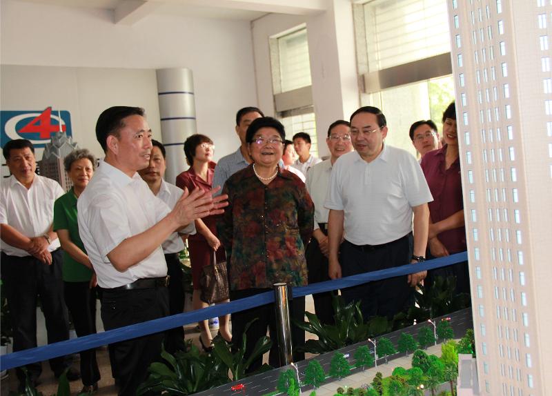 2012年9月，中國關心下一代工作委員會主任顧秀蓮來公司調研